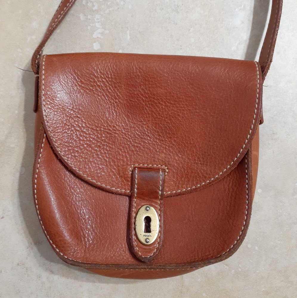 SOLD Leather FOSSIL ~FREE w/ 2+ Bundle ! ✨❤ - Picture 5 of 6
